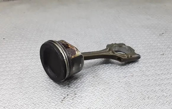 Volkswagen Polo IV 9N3 Piston with connecting rod
