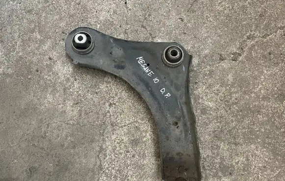 Renault Megane III Front lower control arm/wishbone