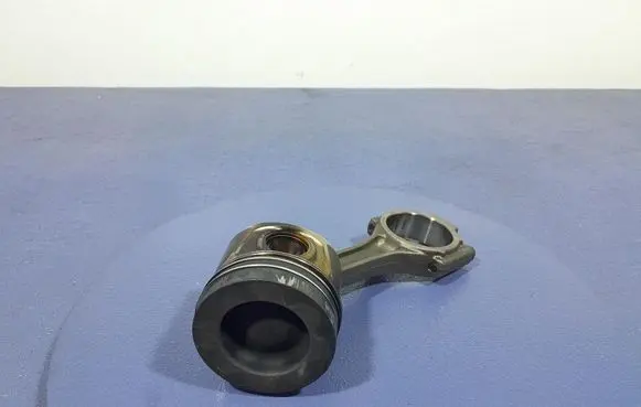 Volkswagen PASSAT B6 Piston 