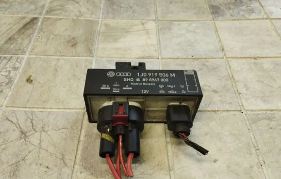 Volkswagen Polo IV 9N3 Coolant fan relay 1J0919506M 898967000