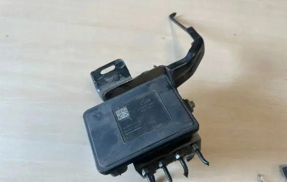 Nissan Note (E12) ABS Pump 476603VUOC