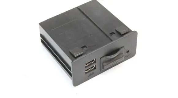 Mazda 3 II AUX in-socket connector BHP1669U0