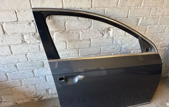 Volkswagen PASSAT B7 Front door 3AA831312
