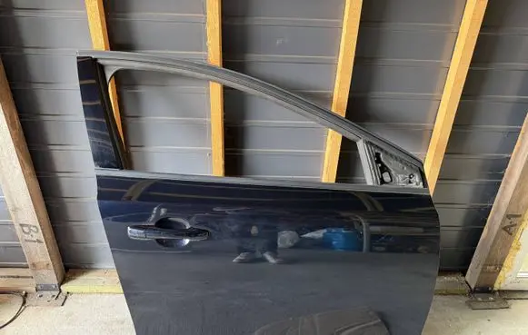 Volvo V40 Front door 