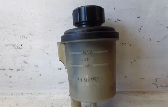 Volvo V70 Power steering fluid tank/reservoir 31302576