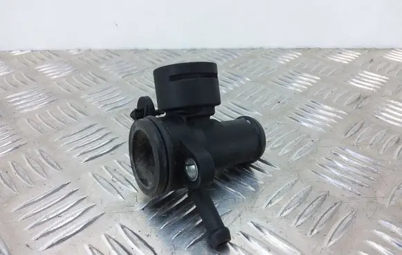 Volkswagen PASSAT CC Engine coolant pipe/hose 06J121132D