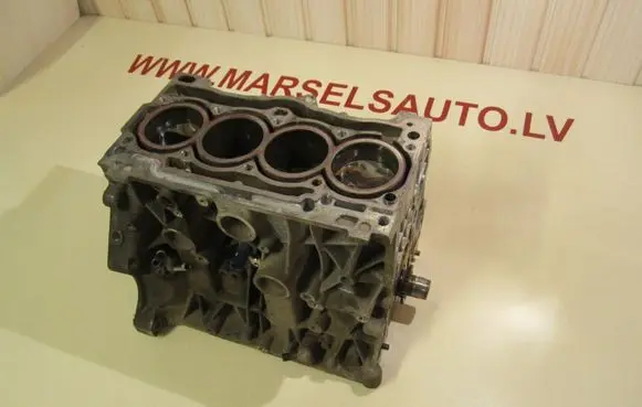 Volkswagen Jetta VI Engine block 04E103011AT