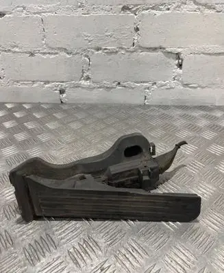 Volkswagen Golf V Accelerator throttle pedal 1K1721503L