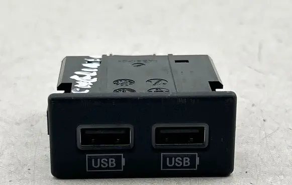 Dodge Charger EUR ISO radio connector 68253158AB