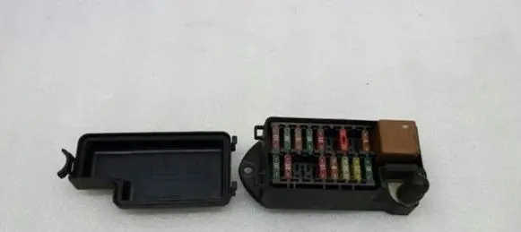Jaguar XJ X308 Fuse module LJC2800CA