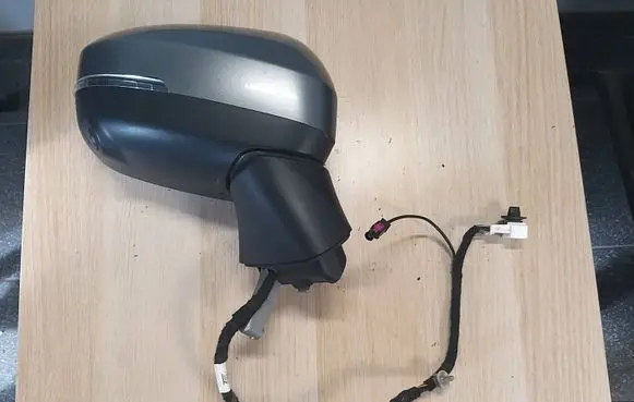 Front door electric wing mirror