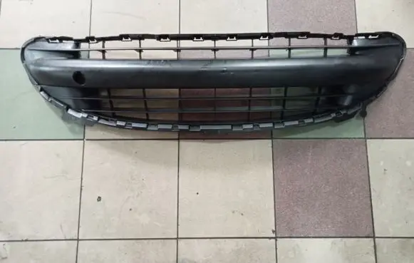 Peugeot 207 Front bumper lower grill 5724271