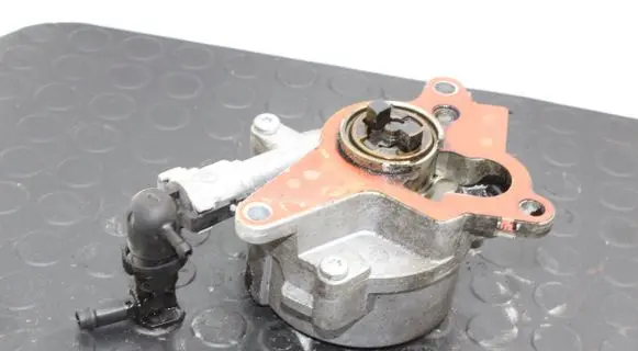 Nissan X-Trail T31 Vacuum pump 8200472458