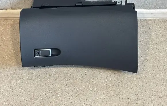Glove box