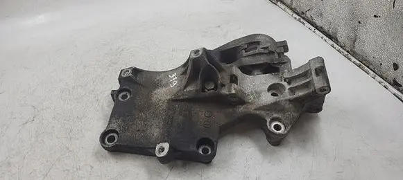 Seat Leon (1P) Power steering pump mounting bracket 030903143