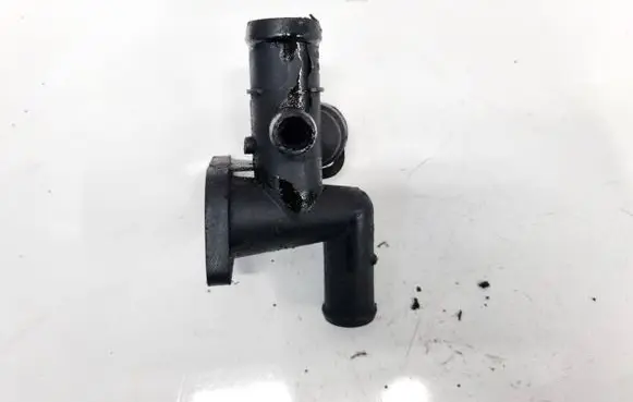 Volkswagen Golf IV Engine coolant pipe/hose 06a121133j