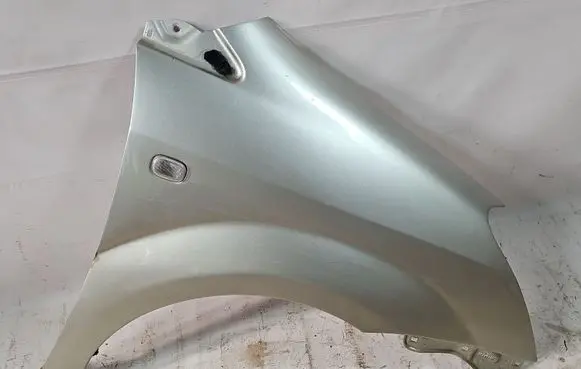 Toyota Corolla Verso AR10 Fender