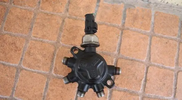 Ford Mondeo MK IV Fuel distributor 4M5Q-9D280-DB
