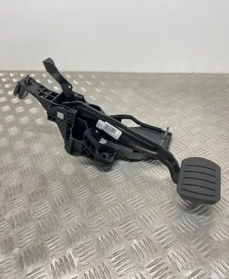 Peugeot 508 II Brake pedal 9807994580