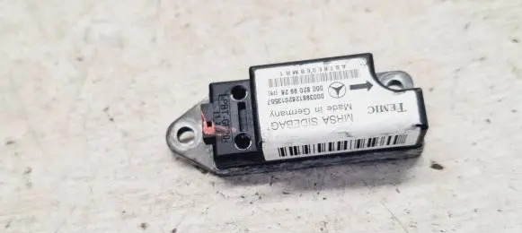 Mercedes-Benz E W210 Airbag deployment crash/impact sensor 0008209926 A9T8E06BMR1 000398122201557