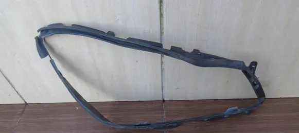 Mercedes-Benz C W204 Under headlight/headlamp trim 