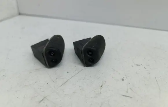 Windshield washer spray nozzle