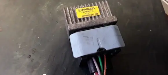 Renault Scenic III - Grand scenic III Glow plug pre-heat relay 8200859243