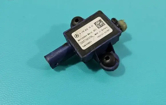 Infiniti Q30 Fuel cut-off switch A1769051600 IMPRK1470236