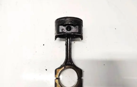 Mazda Xedos 9 Piston with connecting rod