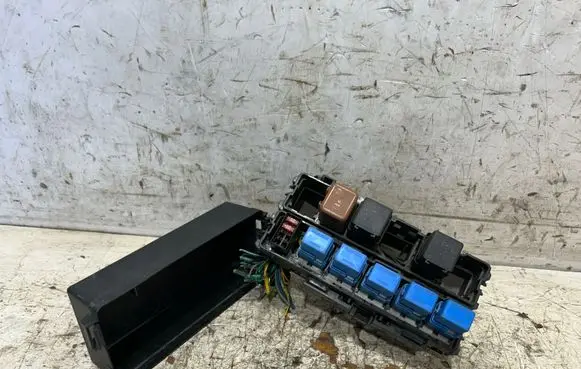 Nissan King Cab, Navara Fuse box set 63564198