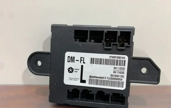 Chrysler Pacifica Door control unit/module 68316561AD 28415849