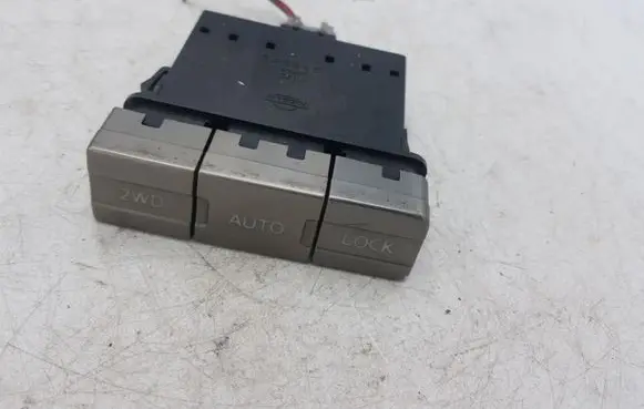 Nissan X-Trail T30 Differential lock switch ABS2 NILES