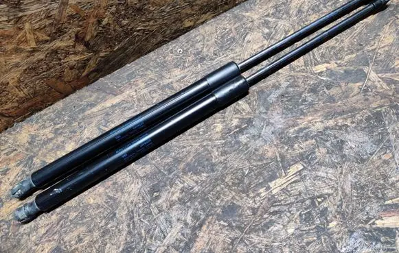 Volkswagen Golf VII Tailgate/trunk strut/damper 5G6827550C