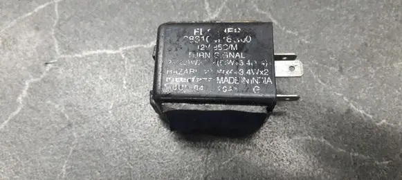 Suzuki Swift II Fuel pump relay 38610m76g00