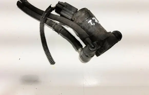 Volvo XC70 Windscreen/windshield washer pump