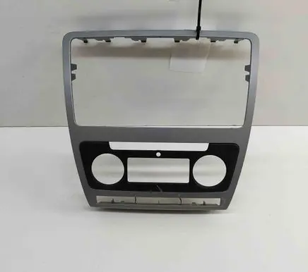 Skoda Octavia Mk2 (1Z) Radio/GPS head unit trim 1Z0858069