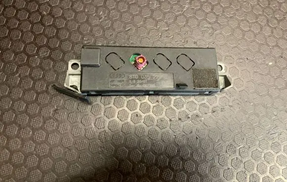 Audi A5 8T 8F Aerial antenna amplifier 8T0035225C 007745
