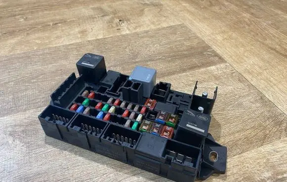 Jaguar F-Type Fuse box set GX53-14N030-AC GX5314N030AC GX53-14N030