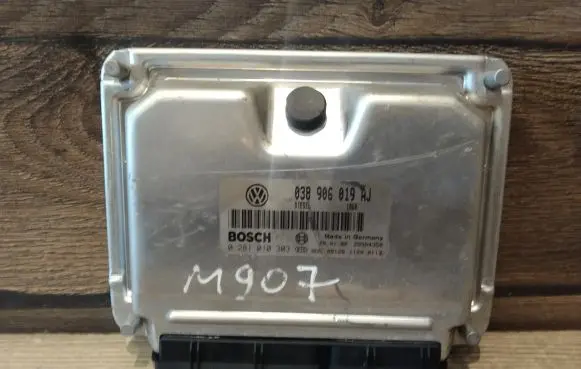 Volkswagen PASSAT B5 Engine control unit/module 038906019AJ 0281010303
