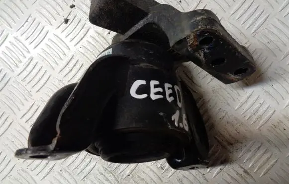 KIA Ceed Engine mount bracket