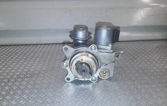 Citroen DS3 Fuel injection high pressure pump 981993848000C