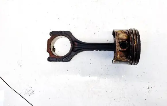 Volkswagen Golf V Piston with connecting rod