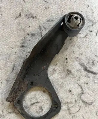 Hyundai Galloper Front differential bracket 