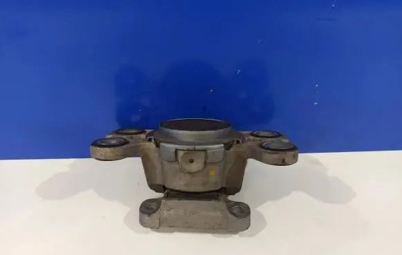 Volvo S60 Engine mount bracket 31316875 31277315