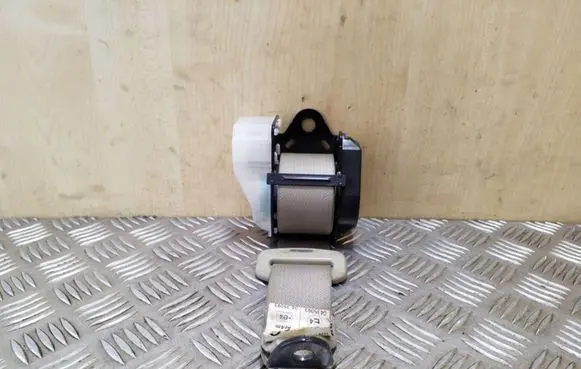 Mitsubishi Outlander Middle seatbelt (rear) 6066750