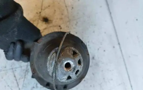 Volvo XC90 Engine mount bracket