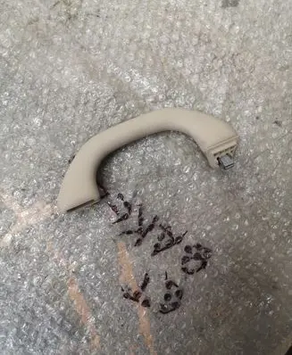 Volkswagen PASSAT B7 USA Front interior roof grab handle 561857607