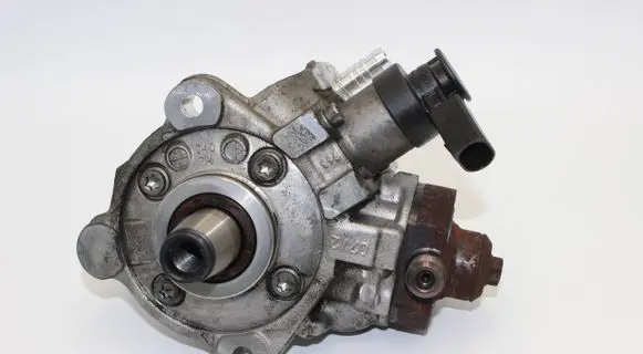 BMW X3 F25 Fuel injection high pressure pump 7810696 0445010517 120218