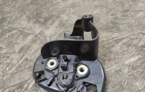 Volkswagen Caddy Sliding door lock 7H0843604