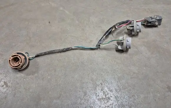 Toyota Hilux (AN10, AN20, AN30) Rear tail light wiring loom 